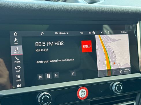 Certified 2026 Porsche Macan AWD/4WD image 21