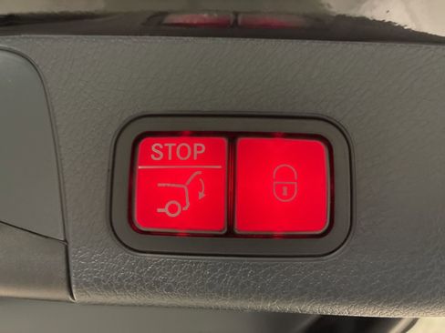 Used 2023 Mercedes-Benz GLB 250 4MATIC image 26