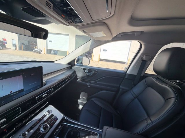 Used 2024 Lincoln Aviator AWD w/ Premium Package image 29