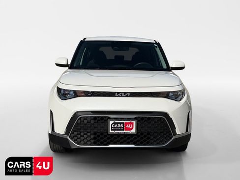 Used 2025 Kia Soul LX w/ LX Technology Package FWD image 2
