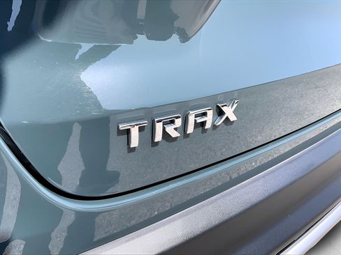 Used 2025 Chevrolet Trax LT FWD image 30
