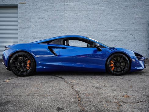 Used 2023 McLaren Artura image 19