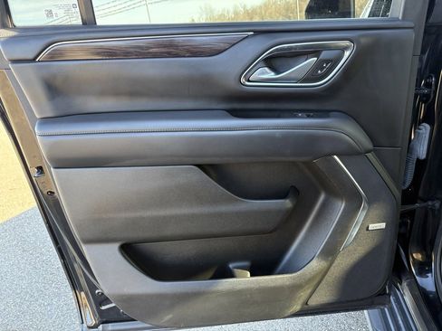 Used 2022 Chevrolet Suburban LT image 19