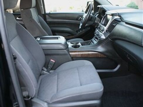 Used 2020 Chevrolet Suburban LS RWD image 19