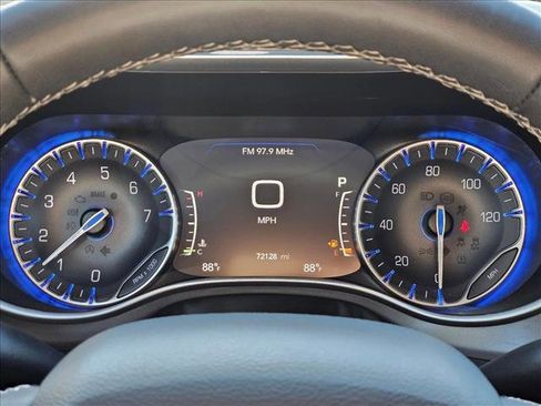 Used 2023 Chrysler Pacifica Touring-L FWD image 23