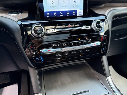 Used 2022 Ford Explorer Platinum w/ Equipment Group 601A AWD/4WD image 37