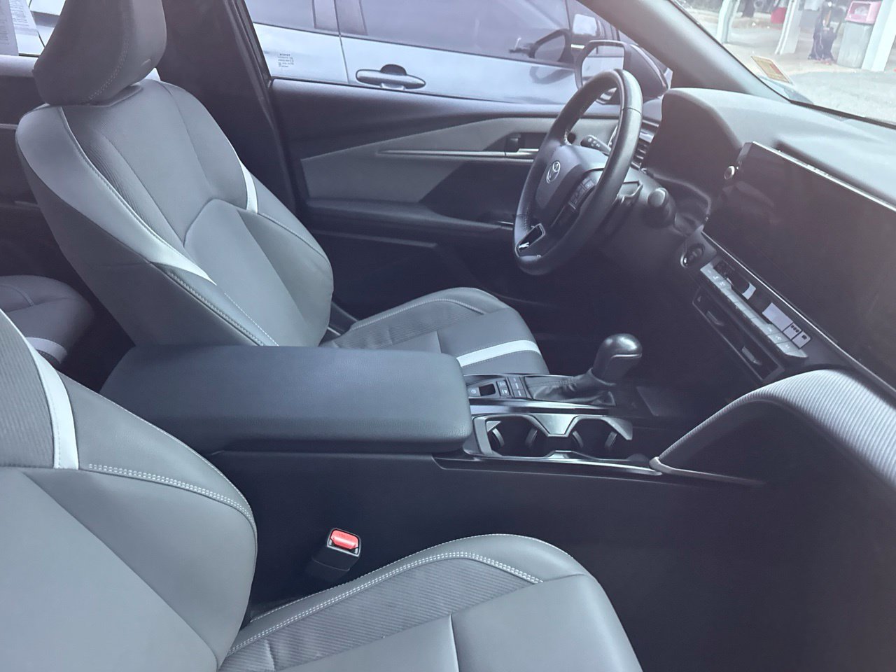 Used 2025 Toyota Camry SE w/ Multimedia Upgrade Package FWD image 5