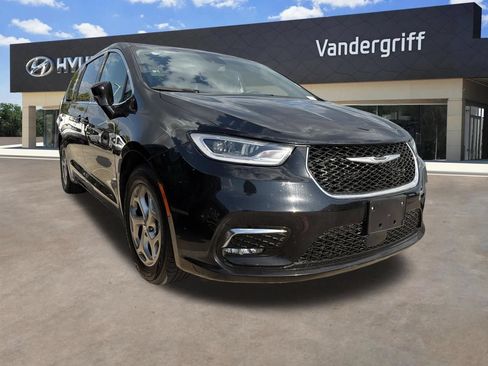 Used 2024 Chrysler Pacifica Limited FWD image 1