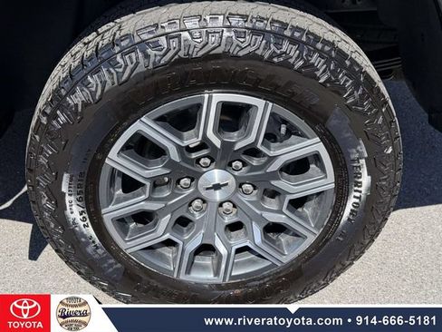 Used 2024 Chevrolet Colorado Z71 w/ Z71 Convenience Package 2 AWD/4WD image 10