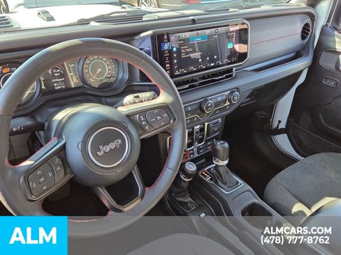 Used 2024 Jeep Wrangler Unlimited Rubicon image 9