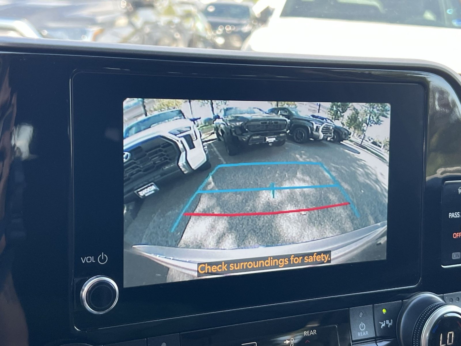 Used 2025 Toyota Highlander XLE AWD/4WD image 19