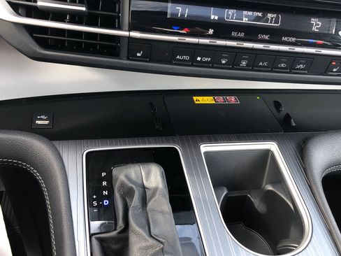 Certified 2025 Toyota Sienna XLE image 27