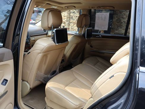 Used 2011 Mercedes-Benz GL 550 4MATIC image 19