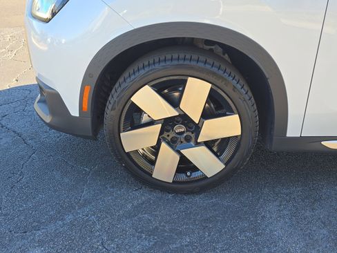 Certified 2025 MINI Cooper Countryman S image 8