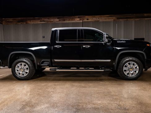 Used 2024 Chevrolet Silverado 2500 High Country w/ High Country Premium Package AWD/4WD image 10