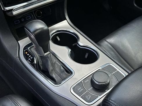 Used 2021 Jeep Grand Cherokee Limited AWD/4WD image 23