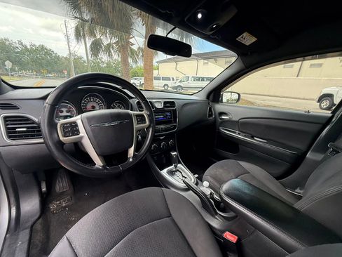 Used 2013 Chrysler 200 Touring FWD image 9