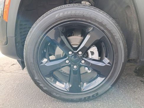 Used 2023 Jeep Grand Cherokee Altitude image 29