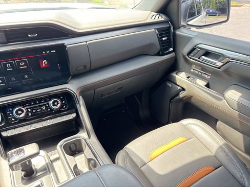 Used 2024 GMC Sierra 1500 AT4 w/ Technology Package AWD/4WD image 29