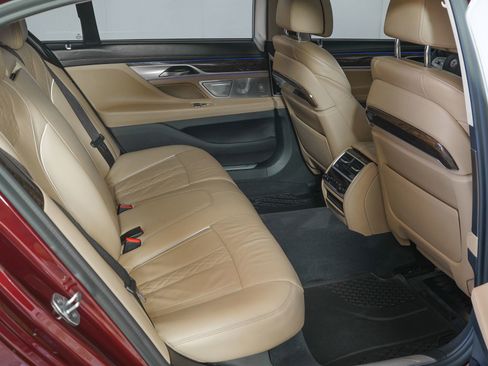 Used 2020 BMW ALPINA B7 xDrive AWD/4WD image 9