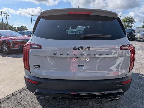 Used 2022 Kia Telluride EX w/ EX Premium Package AWD/4WD image 3