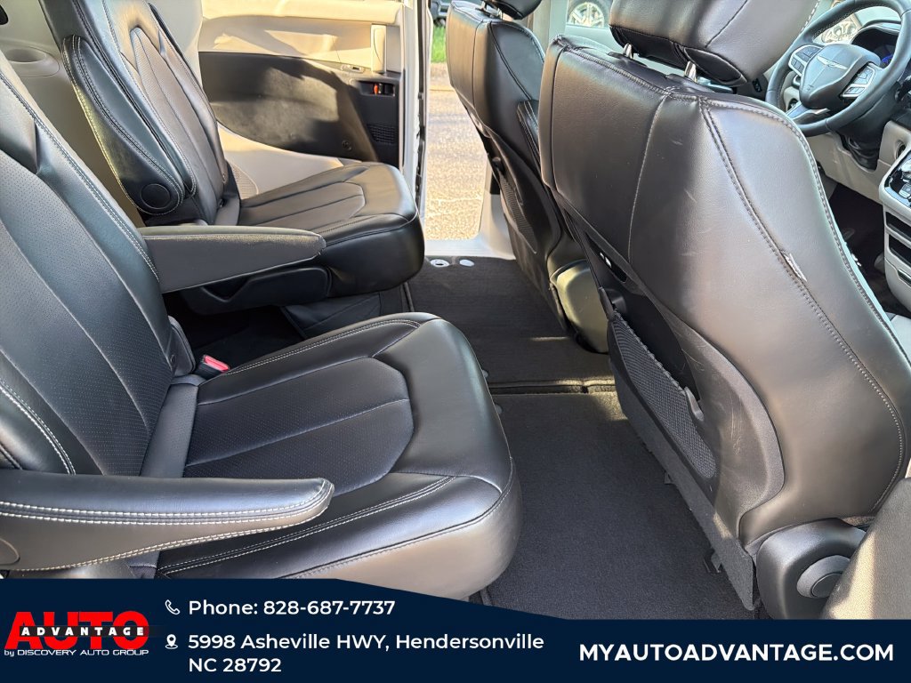 Used 2024 Chrysler Pacifica Touring-L FWD image 32