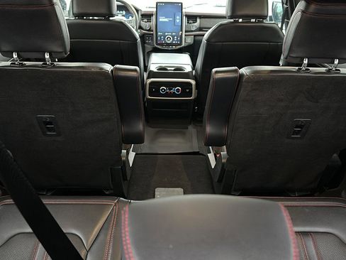 Used 2024 Ford Expedition Limited image 8