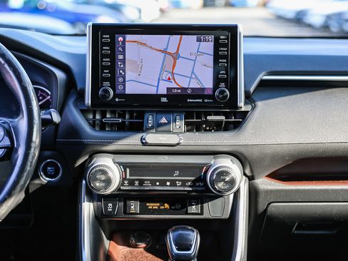 Used 2020 Toyota RAV4 Limited image 3