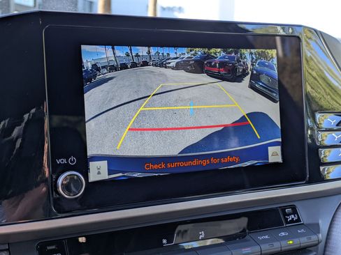 Used 2025 Toyota Camry SE AWD/4WD image 19