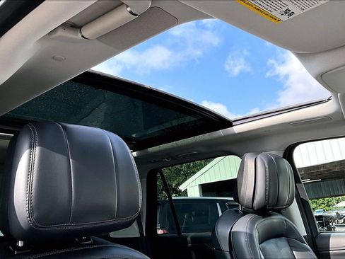 Used 2025 Lincoln Navigator Reserve AWD/4WD image 30