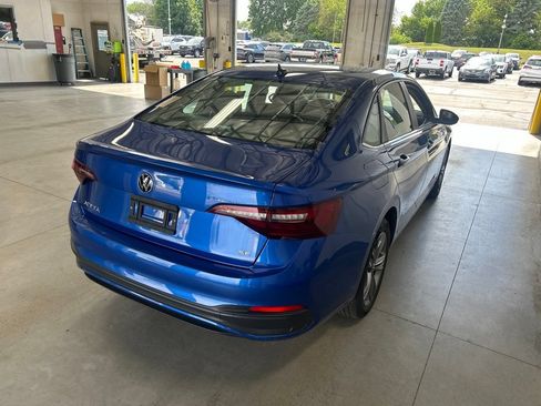 Used 2024 Volkswagen Jetta SE FWD image 7