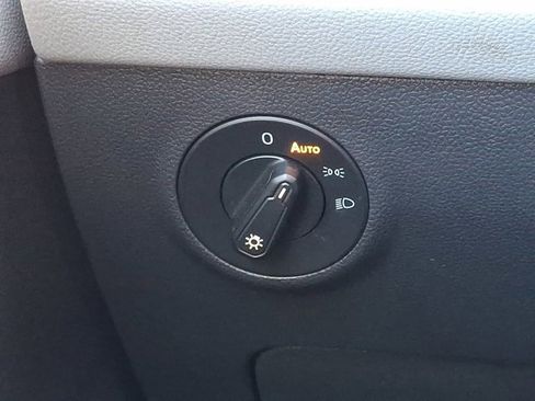 Certified 2022 Volkswagen Taos SE image 29