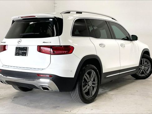 Used 2026 Mercedes-Benz GLB 250 4MATIC image 12
