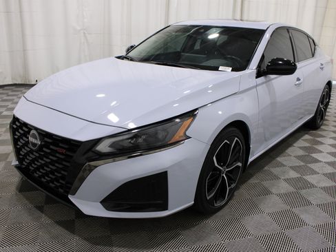 Used 2023 Nissan Altima 2.5 SR w/ SR Premium Package FWD image 31