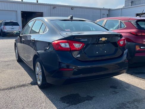 Used 2017 Chevrolet Cruze LT FWD image 4