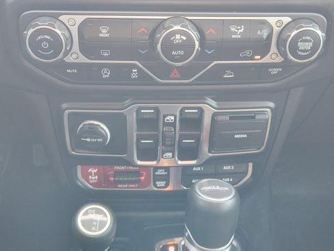 Used 2023 Jeep Gladiator Rubicon w/ LED Lighting Group AWD/4WD image 19