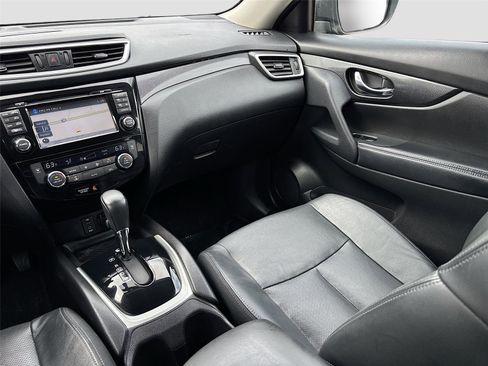 Used 2015 Nissan Rogue SL image 22