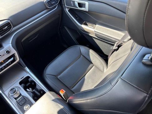 Used 2023 Ford Explorer XLT w/ Equipment Group 202A image 16