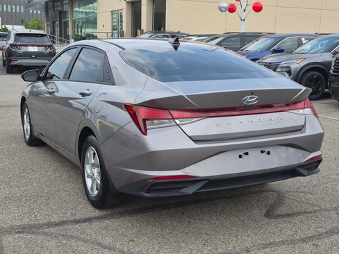 Used 2023 Hyundai Elantra SE FWD image 9