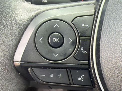 Used 2020 Toyota RAV4 XLE Premium FWD image 16