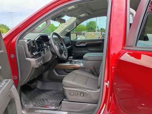 Used 2025 Chevrolet Silverado 1500 LT Trail Boss w/ Convenience Package II AWD/4WD image 11