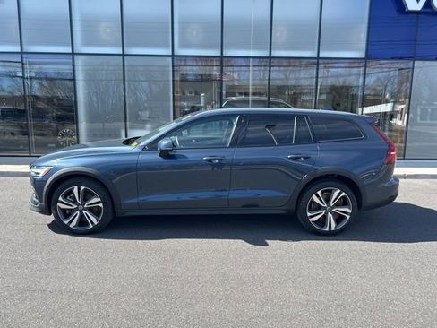 Certified 2025 Volvo V60 B5 Cross Country Plus AWD/4WD image 2