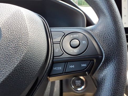 Used 2025 Toyota RAV4 XLE AWD/4WD image 24