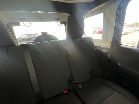 Used 2025 Jeep Wrangler Rubicon image 37