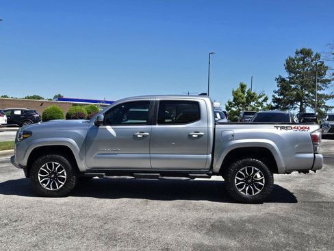 Used 2022 Toyota Tacoma TRD Sport w/ TRD Premium Sport Package AWD/4WD image 11