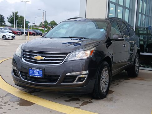 Used 2015 Chevrolet Traverse LT image 3