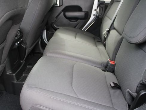 Used 2023 Jeep Wrangler Unlimited w/ Cold Weather Group image 35