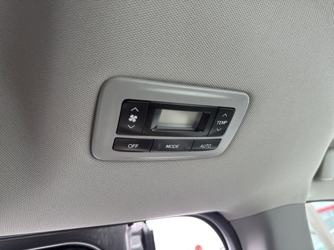 Certified 2017 Toyota Sienna XLE image 25