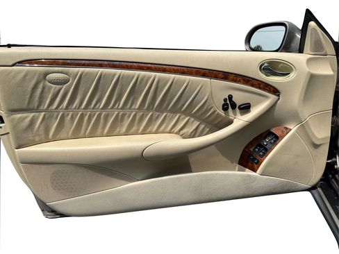 Used 2009 Mercedes-Benz CLK 550 Coupe image 23