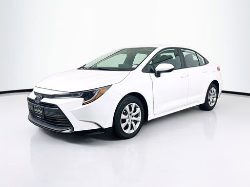 Used 2024 Toyota Corolla LE image 3
